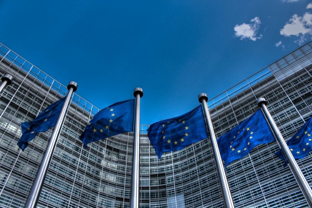La UE da luz verde a las negociaciones para adhesión de Ucrania y Moldavia