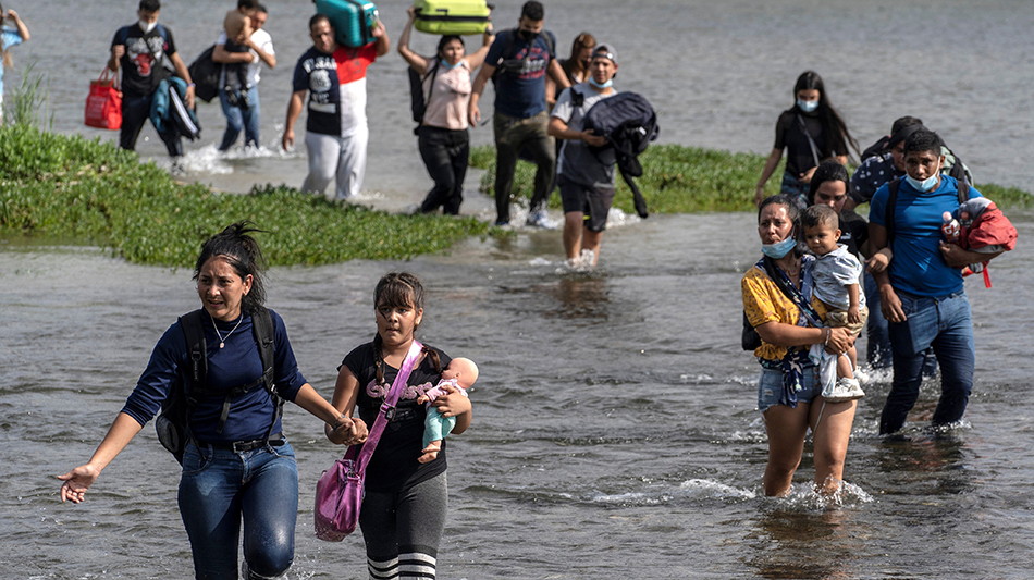 Migración de nicaragüenses y venezolanos aumentó en más de 1.000% en EEUU