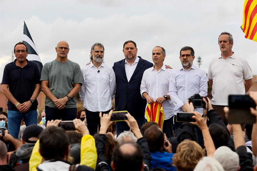 Vox acusa a Pedro Sánchez de traidor por indultar a separatistas catalanes