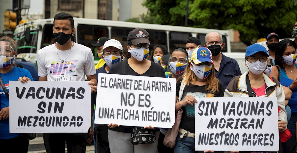 Venezolanos rechazan vacunas con carnet de la patria