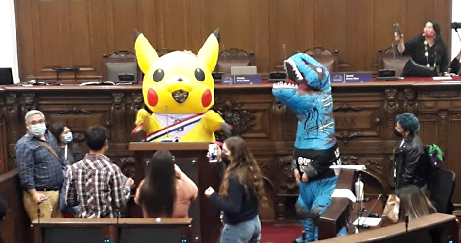 Disfraces de dinosaurio y Pikachu: el último papelón de la izquierda en la Constituyente chilena