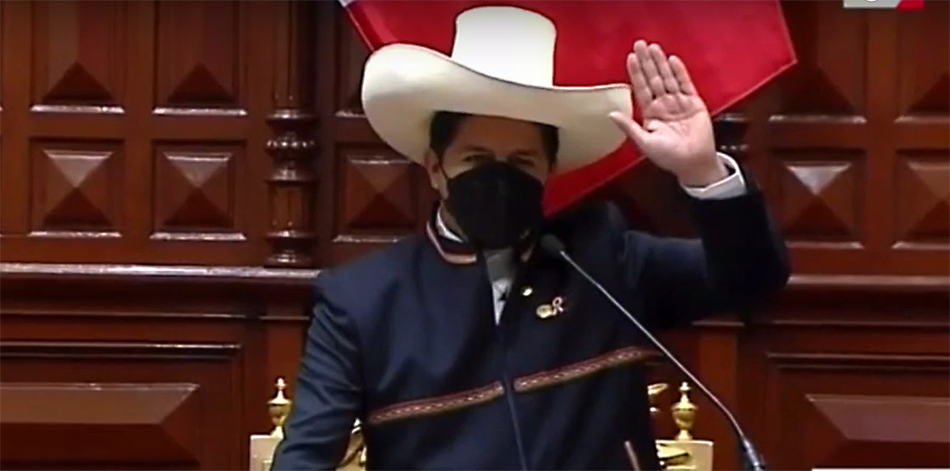 Mal presagio: Pedro Castillo jura por una nueva constitución como Chávez en 1999