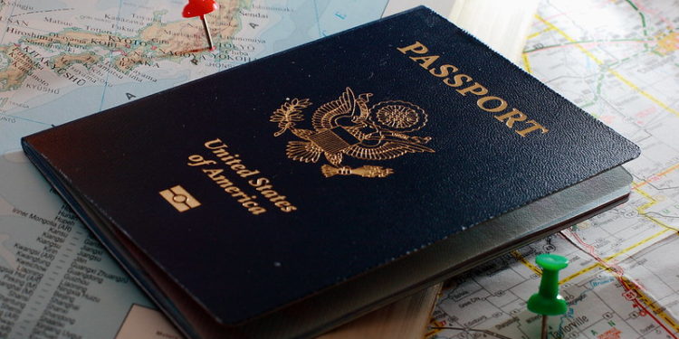El pasaporte de género neutro serviría dentro de Estados Unidos, no así al salir del país a otras naciones donde no es reconocido el género neutro. (Flickr)
