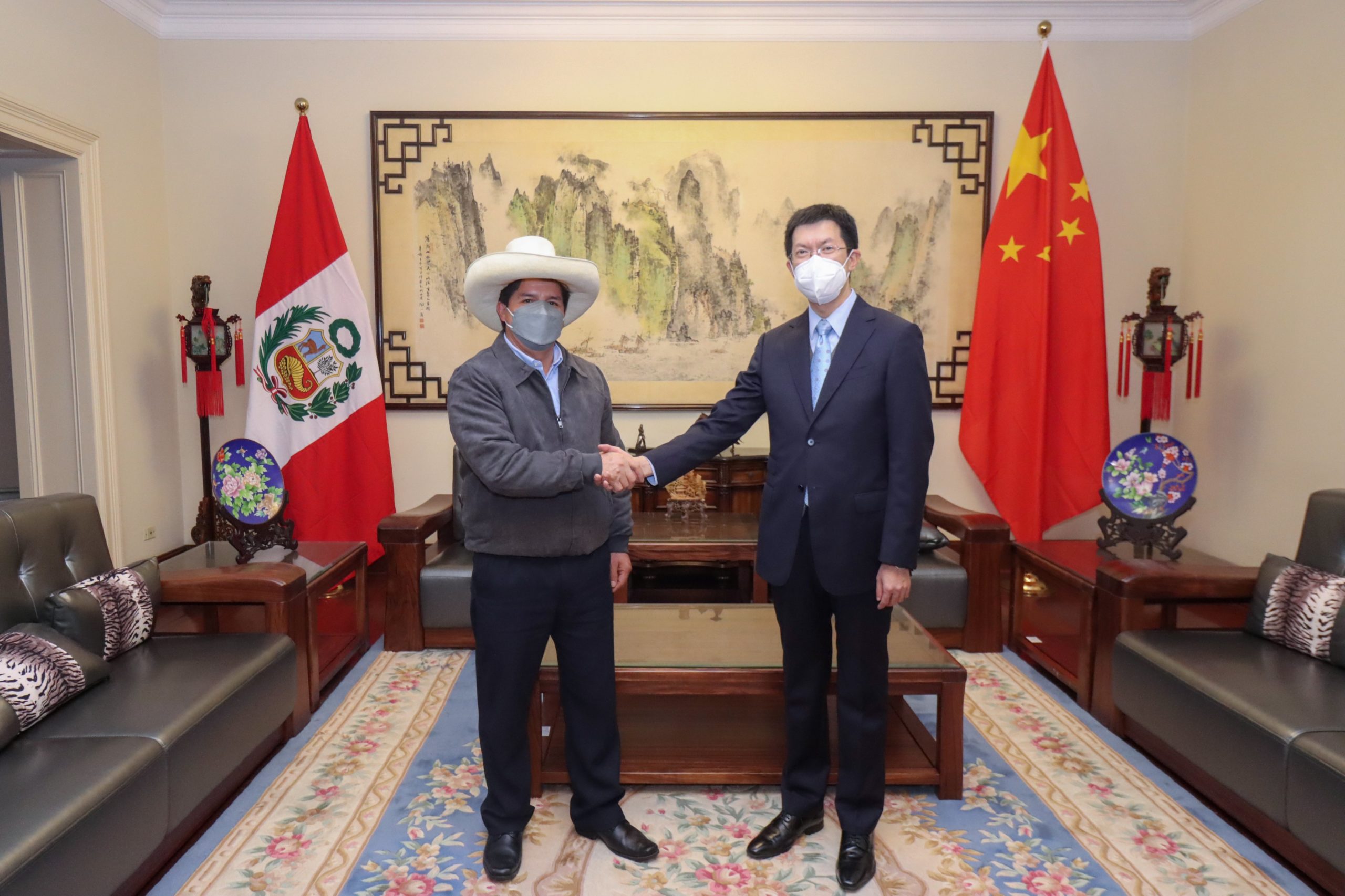 Pedro Castillo pacta cooperación con China sin conocerse resultado electoral