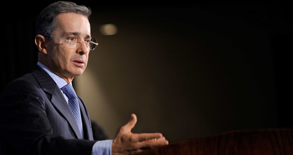 Álvaro Uribe no manipuló testigos