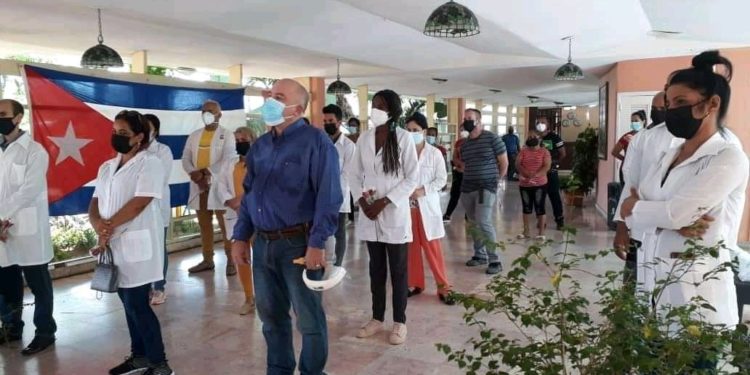 Cómo la pandemia derrumbó el mito del sistema de salud en Cuba