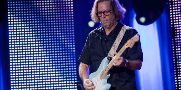 Eric Clapton canta de nuevo contra las restricciones: "Esto tiene que parar"