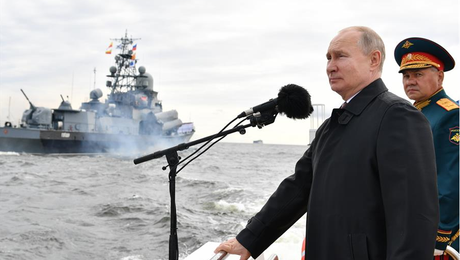 Putin en Dia de la Marina con nuevo submarino nuclear