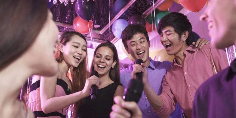 Régimen chino ordena censurar “música subversiva” en karaokes