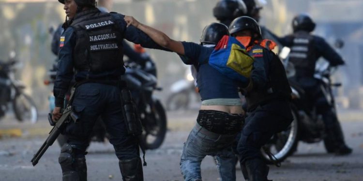 Chavismo usa métodos nazi para detener a opositores