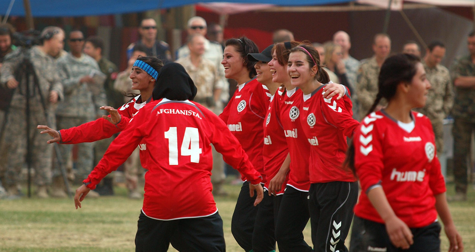 Mujeres afganas quedarán fuera de los deportes con el régimen talibán
