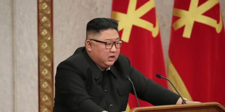Kim se pronunció así durante una visita a Administración Nacional de Desarrollo Aeroespacial (NADA) norcoreana, después de que Pionyang testara el pasado sábado otro misil balístico en el que supuso su noveno test en lo que va de año.