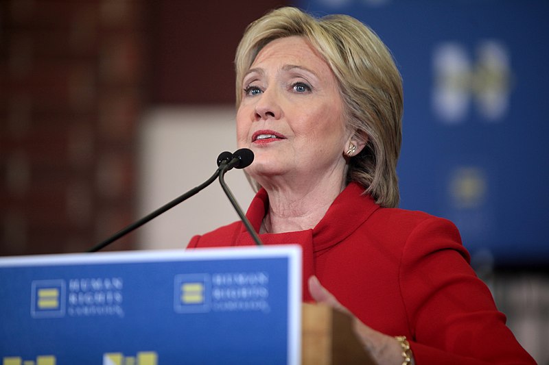 Hillary Clinton quiere monopolizar la prensa ante "riesgo" de triunfo republicano