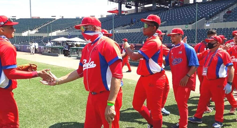 Casi la mitad del equipo cubano sub-23 de béisbol decide huir del comunismo