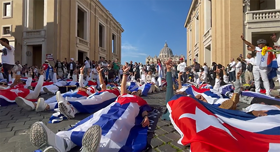 Congresistas de EEUU "decepcionados" por trato a cubanos en el Vaticano