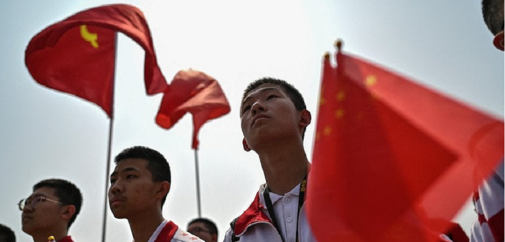 Régimen chino prepara ley para encarcelar a padres de menores con mal comportamiento