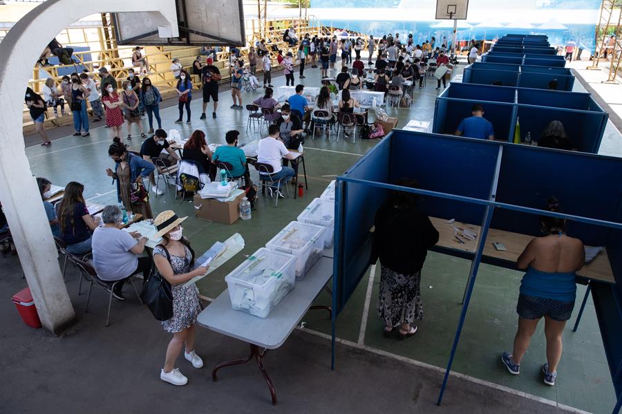 Estos resultados de las primarias en Chile reflejan un panorama político variado y la consolidación de diversas fuerzas políticas en distintas regiones del país, de cara a las próximas elecciones municipales y regionales.