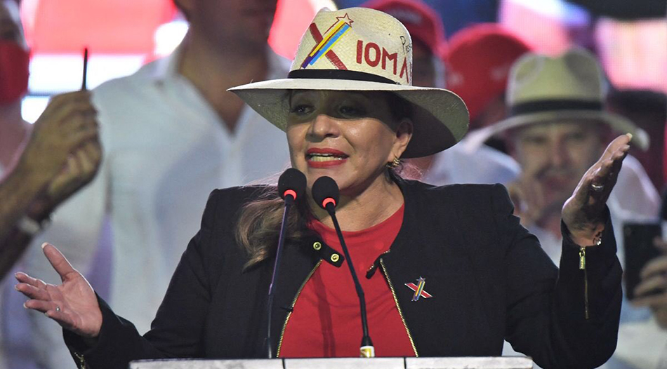 Esposa de Zelaya lidera la votación en Honduras según primer boletín