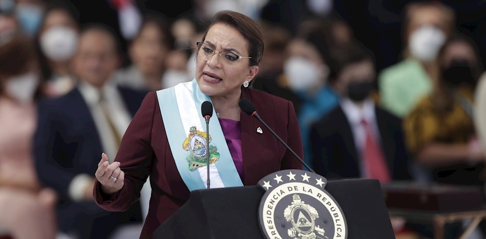 Xiomara Castro inicia su mandato con nepotismo y reciclaje de funcionarios de Zelaya