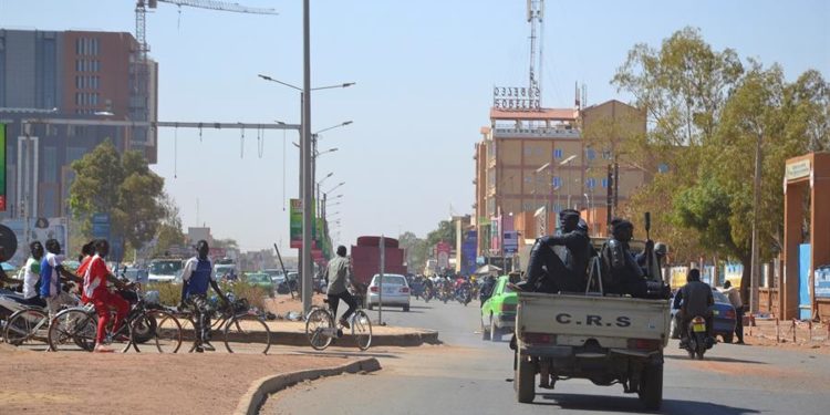 Golpe de Estado en Burkina Faso: disuelven al Gobierno y al Parlamento