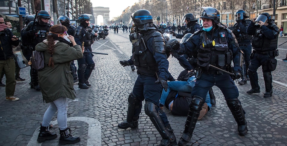 Macron responde con represión al convoy de la libertad francés