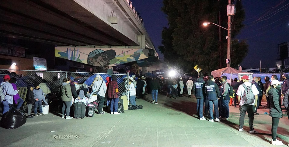 México desaloja campamento de migrantes cerca a frontera con EEUU