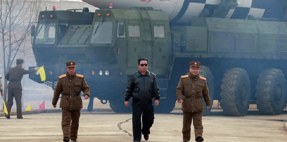 Kim Jong-un prueba misil intercontinental con video al mejor estilo hollywoodense