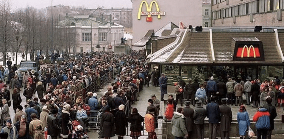 Cómo el cierre de McDonald's en Rusia revive el fantasma de la URSS