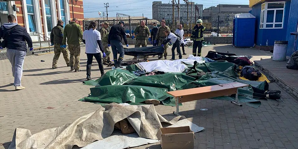 Condena mundial al ataque a estación de tren en Ucrania que dejó 50 muertos