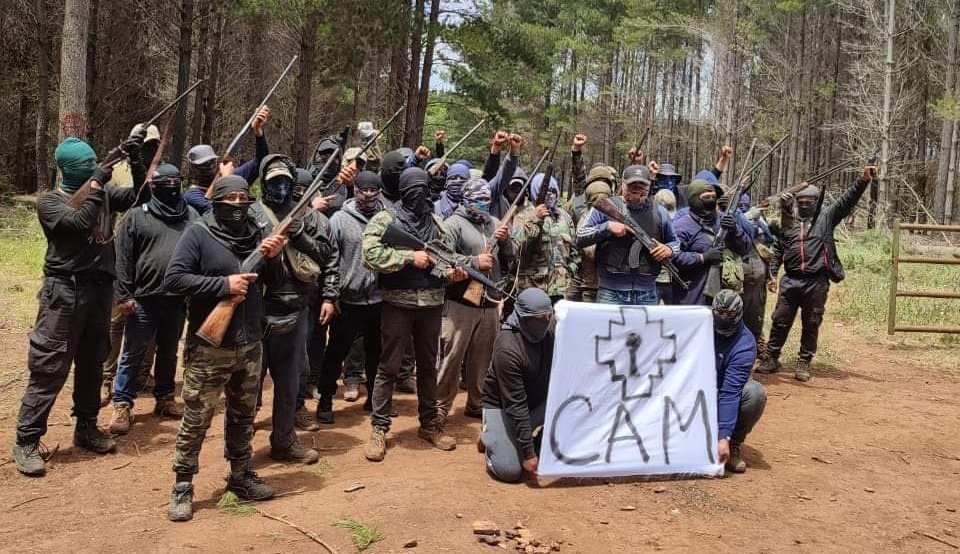 Cumplido el ultimátum a Boric, radicales mapuches desatan el caos