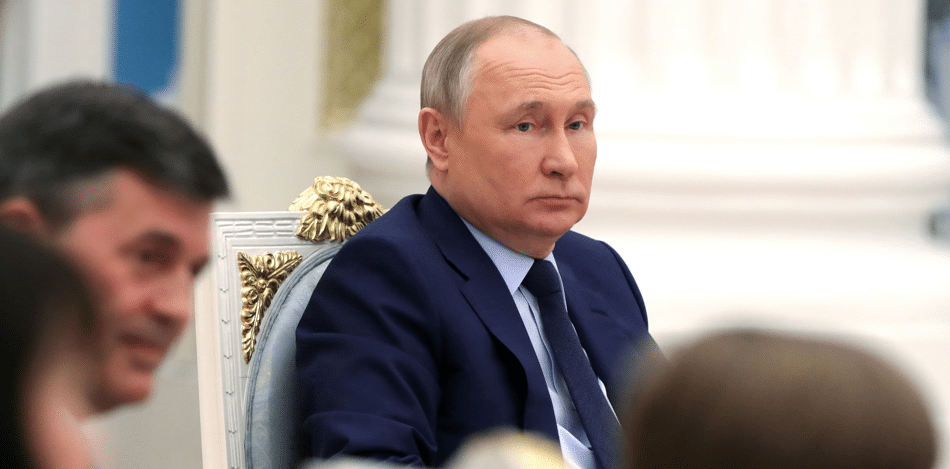 Nervioso, Putin amenaza a Occidente con el uso de armas nucleares