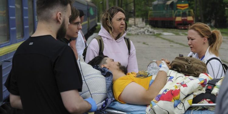 El vía crucis de las madres y esposas ucranianas en busca de sus soldados