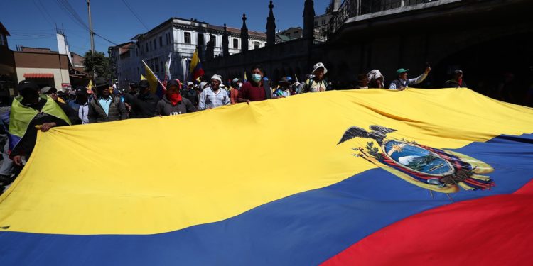 Ecuador frena izquierda desestabilizadora