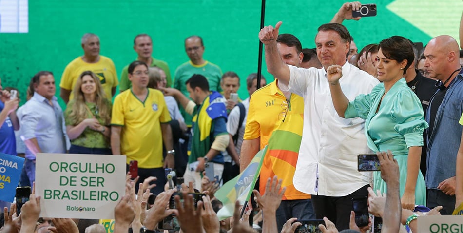 Bolsonaro anima a las mujeres a armarse para evitar abusos sexuales