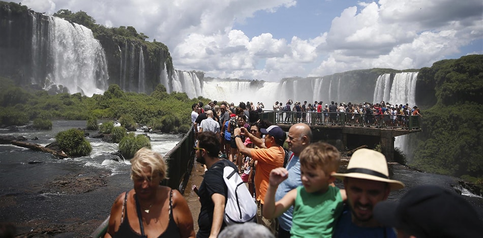 Alta inflación siembra "incertidumbre" en el sector turístico argentino