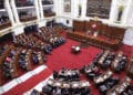 Congreso peruano debate reducir votos necesarios para destituir al presidente