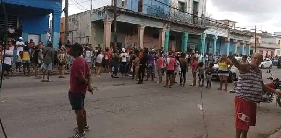 Cubanos vuelven a las calles: régimen les envía el Ejército y corta internet