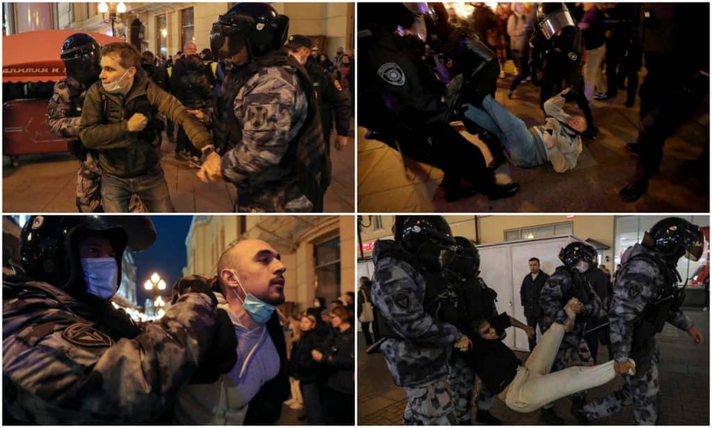 Los congregados gritaron "no a la guerra" entre aplausos y "Putin a la trinchera". Un manifestante con un cartel de protesta fue arrestado enseguida por los agentes y se lo llevaron. (EFE)
