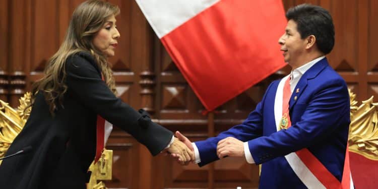 Congreso de Perú destituye a su presidente por gestionar leyes para su partido