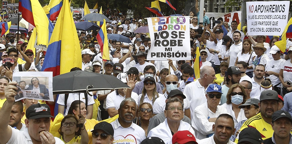 Marchas masivas contra Petro mientras reabría frontera con Venezuela