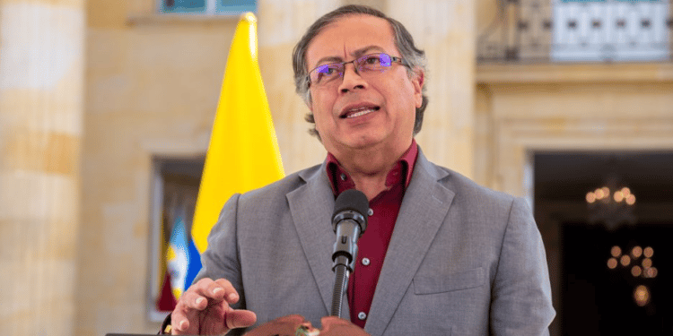 Congreso peruano declara persona no grata a Petro