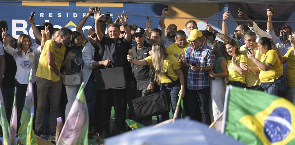 Bolsonaro llama a sus seguidores a fiscalizar el proceso de votación