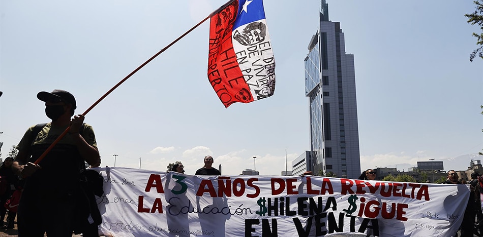 CHILE-INVIABLE-PROTESTA-18-OCT.jpg
