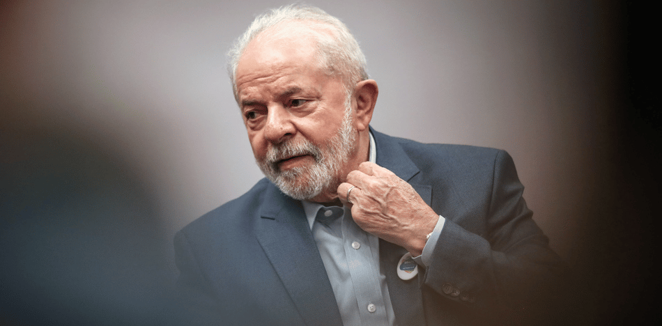 Lula gasta más de 20000 dólares en una cama y un sofá eléctrico