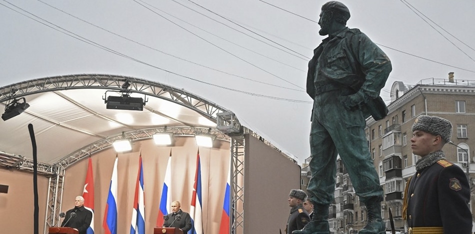Vladímir Putin inauguró junto a Miguel Díaz-Canel una estatua de Fidel Castro en Moscú.