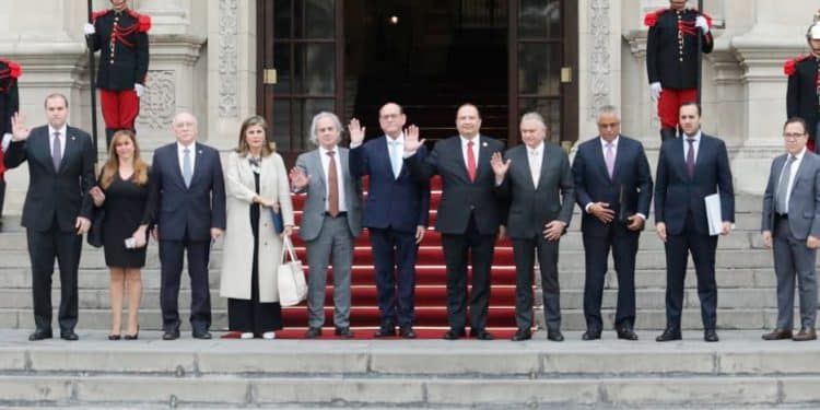 Misión de la OEA llegó a Perú para interceder por Castillo ante crisis política