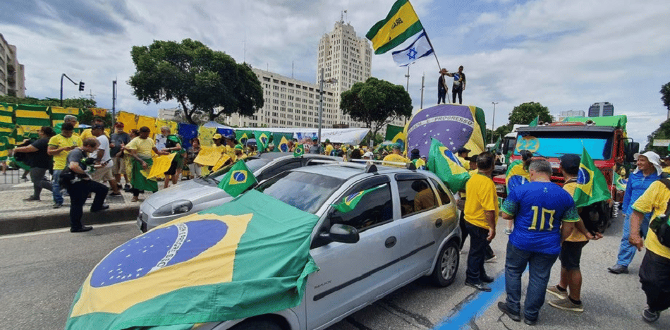 Persecución judicial en Brasil: bloqueo de 43 cuentas y pedido de impeachment al Min-Defensa