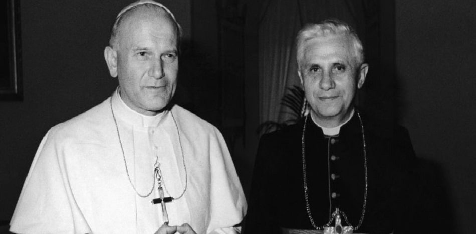 Aunque mucha gente alrededor del mundo insiste con que eran muy distintos, Benedicto XVI fue el principal asesor de Juan Pablo II. (<a href="https://twitter.com/Juanerpf/status/1609128447766306817/photo/2" target="_blank" rel="noopener">Twitter</a>)