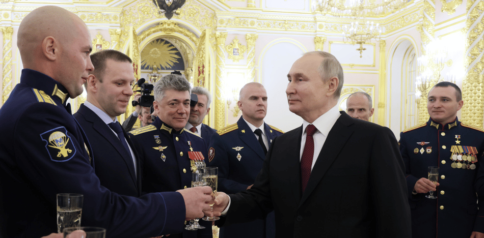 Putin prepara una "guerra prolongada" y se burla de ataques contra red energética ucraniana