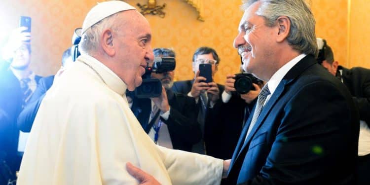 El kirchnerismo se siente traicionado por el papa y manipula sus dichos